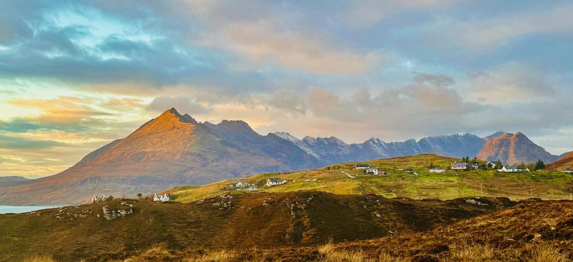 Tigh Mairi At Mary'S Thatched Cottages Elgol Экстерьер фото